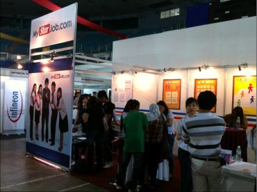 Visitors at MyStarJob.com booth during the Penang Career & Postgraduate Expo last year.