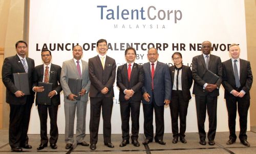 CEO of TalentCorp, Johan Mahmood Merican and Minister in the Prime Minister's Department, Datuk Sri Idris Jala with all the HR Certification Programme Training Providers posing for group photo during TalentCorp's HR Network launching ceremony.