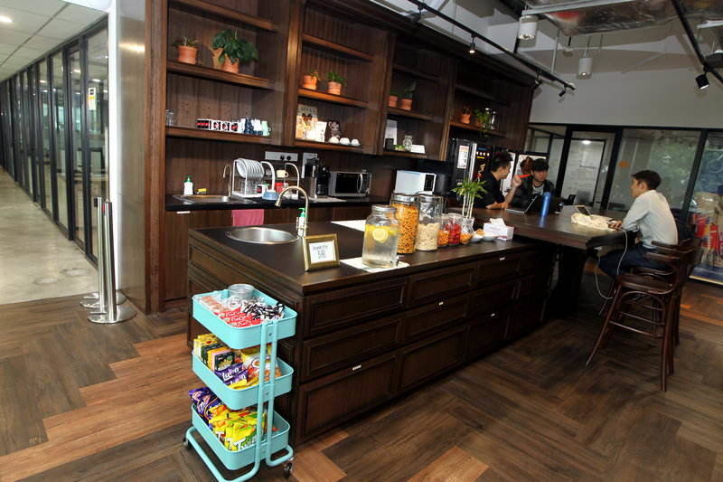 Members get to enjoy free flow drinks and snacks at the pantry